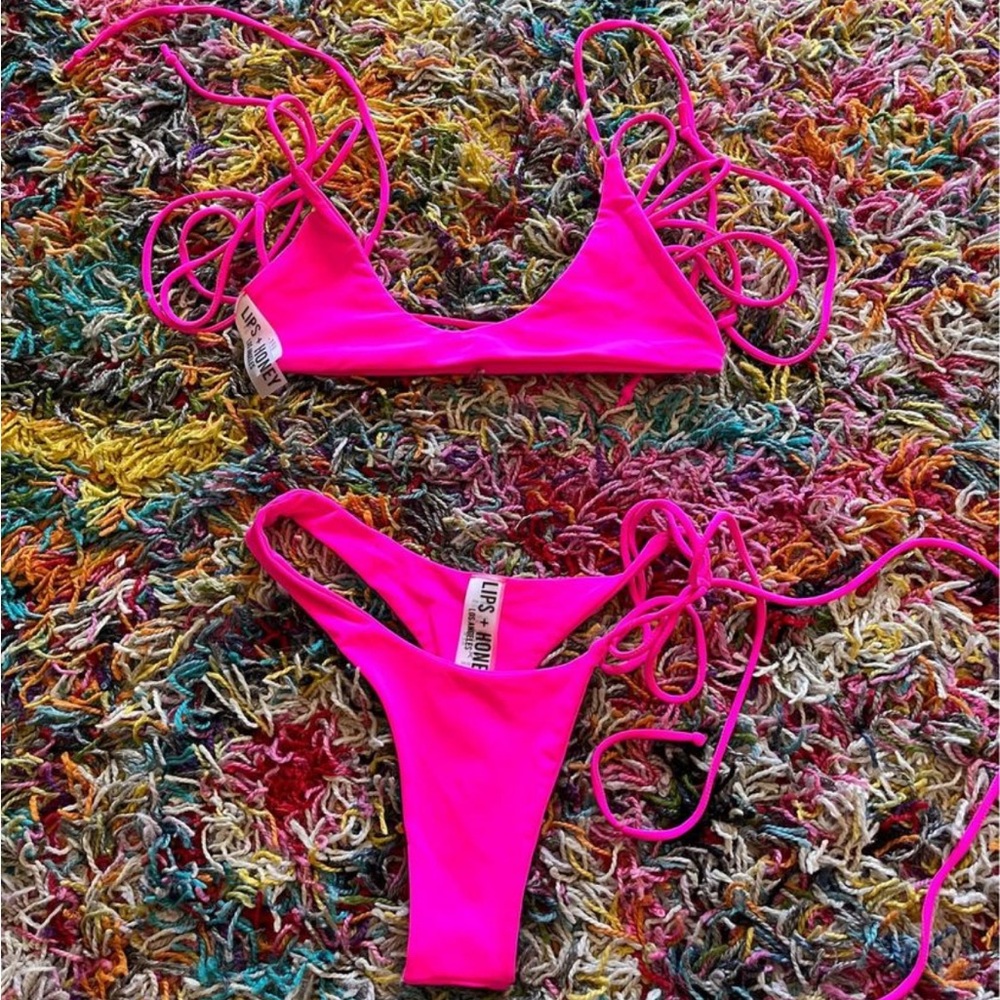 Lips and honey bikini set